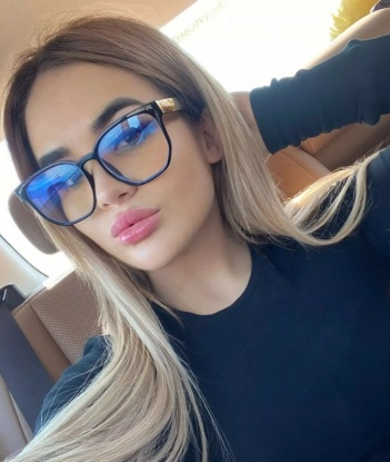 Мое пылкое тело и умелые руки доставят тебе незабываемое удовольствие. В моих услугах есть все, что ты захочешь испытать - классический секс, оральные ласки, массаж и многое другое. Я искушение, от которого невозможно устоять. Фото моей стройной фигуры и изящных форм убедят тебя в этом. Живу в Москве и готова встретиться с тобой в уютной обстановке или приехать к тебе. Мои клиенты описывают меня как лучшую в своем деле - проверь сам и ты не пожалеешь. 🌟🔥💋 Ульяна